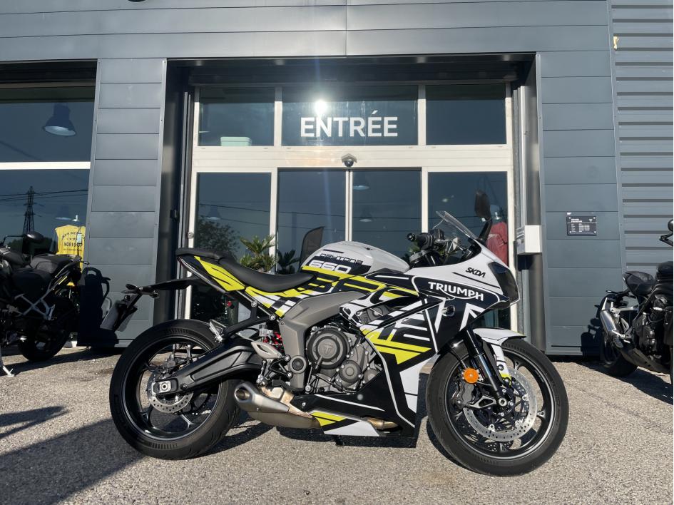 TRIUMPH 	DAYTONA 660