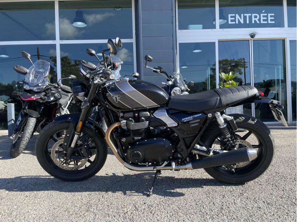 TRIUMPH SPEED TWIN 900