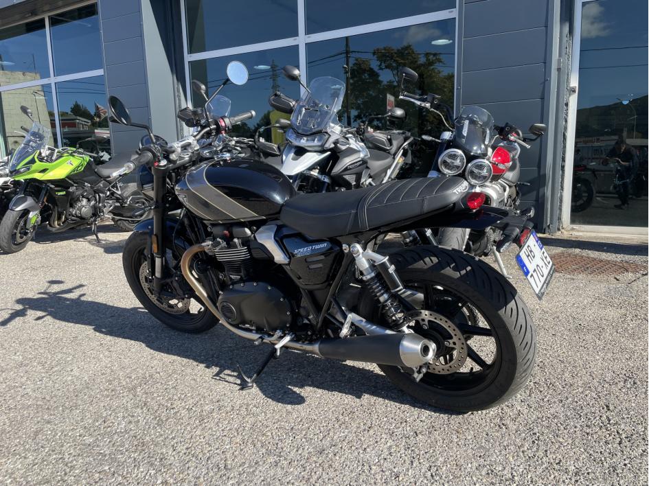 TRIUMPH SPEED TWIN 900
