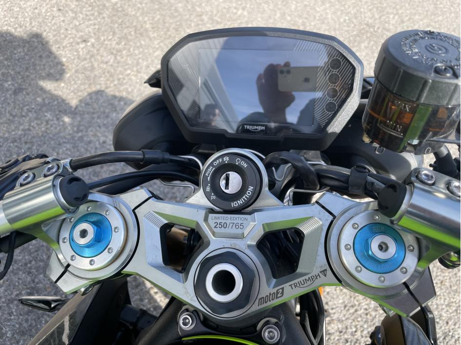 TRIUMPH STREET TRIPLE 795 MOTO 2