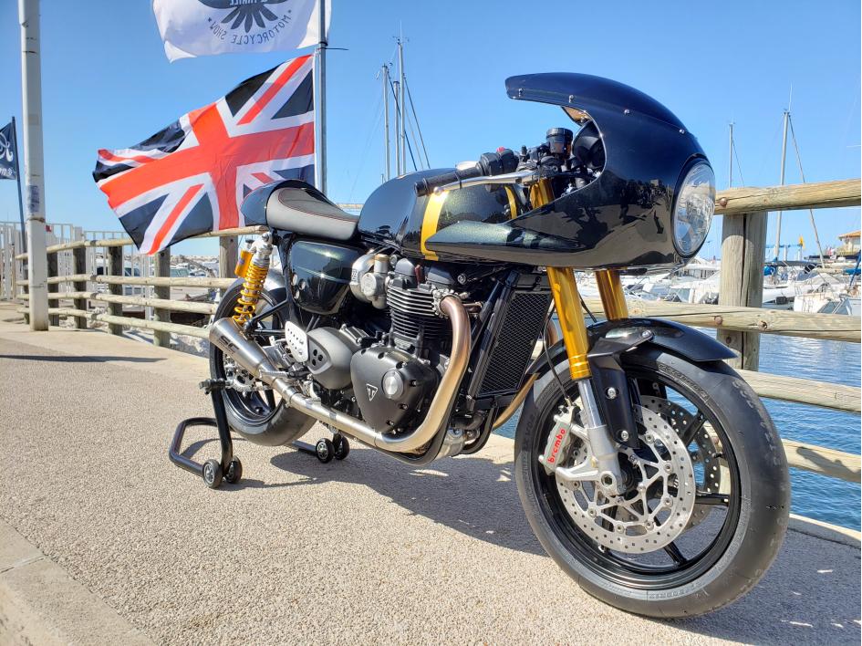 THRUXTON R JACK'N RACE