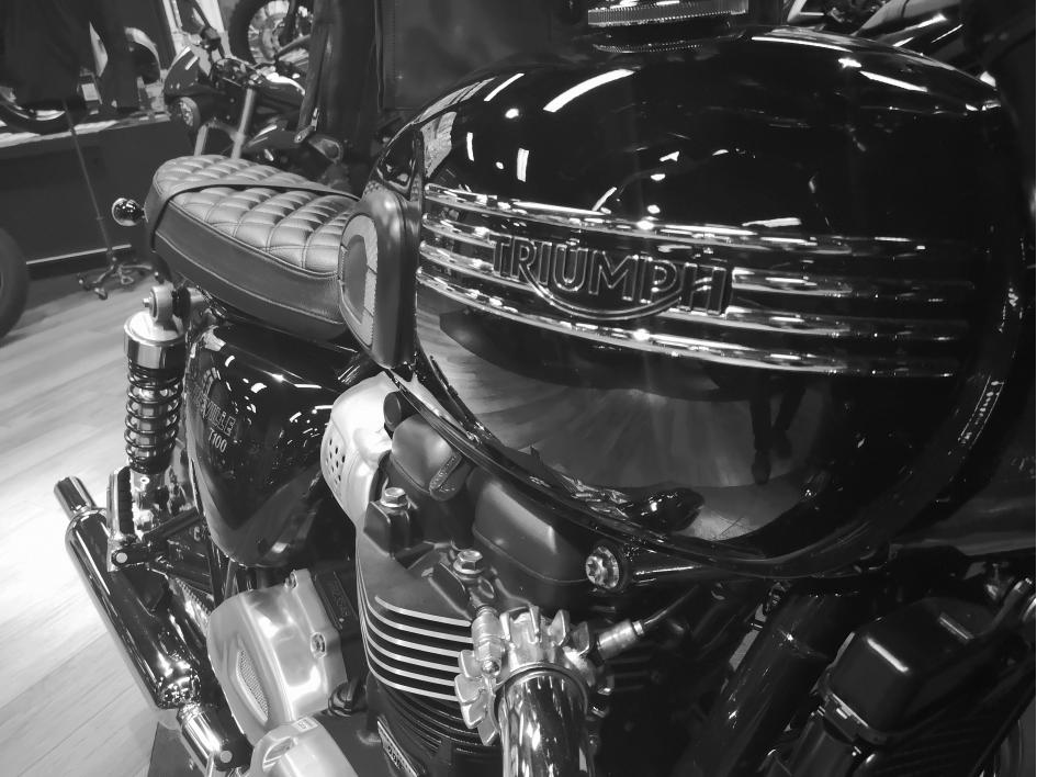 Une BONNEVILLE T100 qui change de l'ordianaire!
