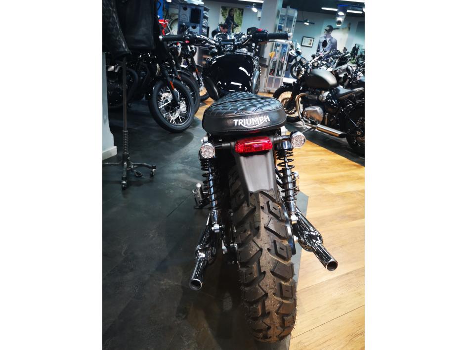 Une BONNEVILLE T100 qui change de l'ordianaire!